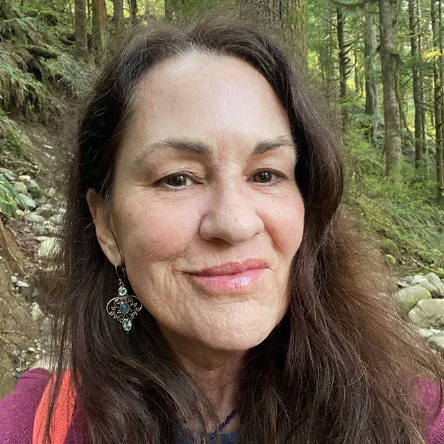 MLT headshot Hiking Mary Liz Thomson headshot outside